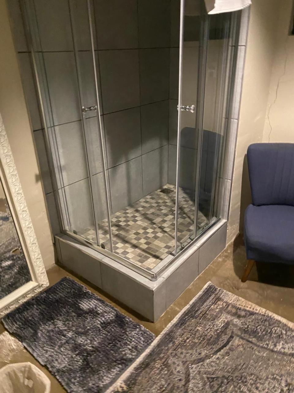 קלרנס Lola'S Self Catering Accommodation מראה חיצוני תמונה