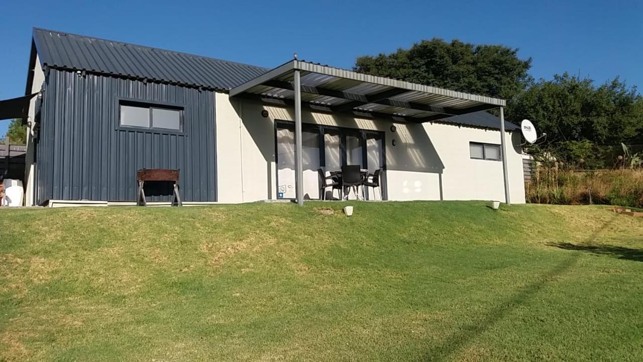 קלרנס Lola'S Self Catering Accommodation מראה חיצוני תמונה
