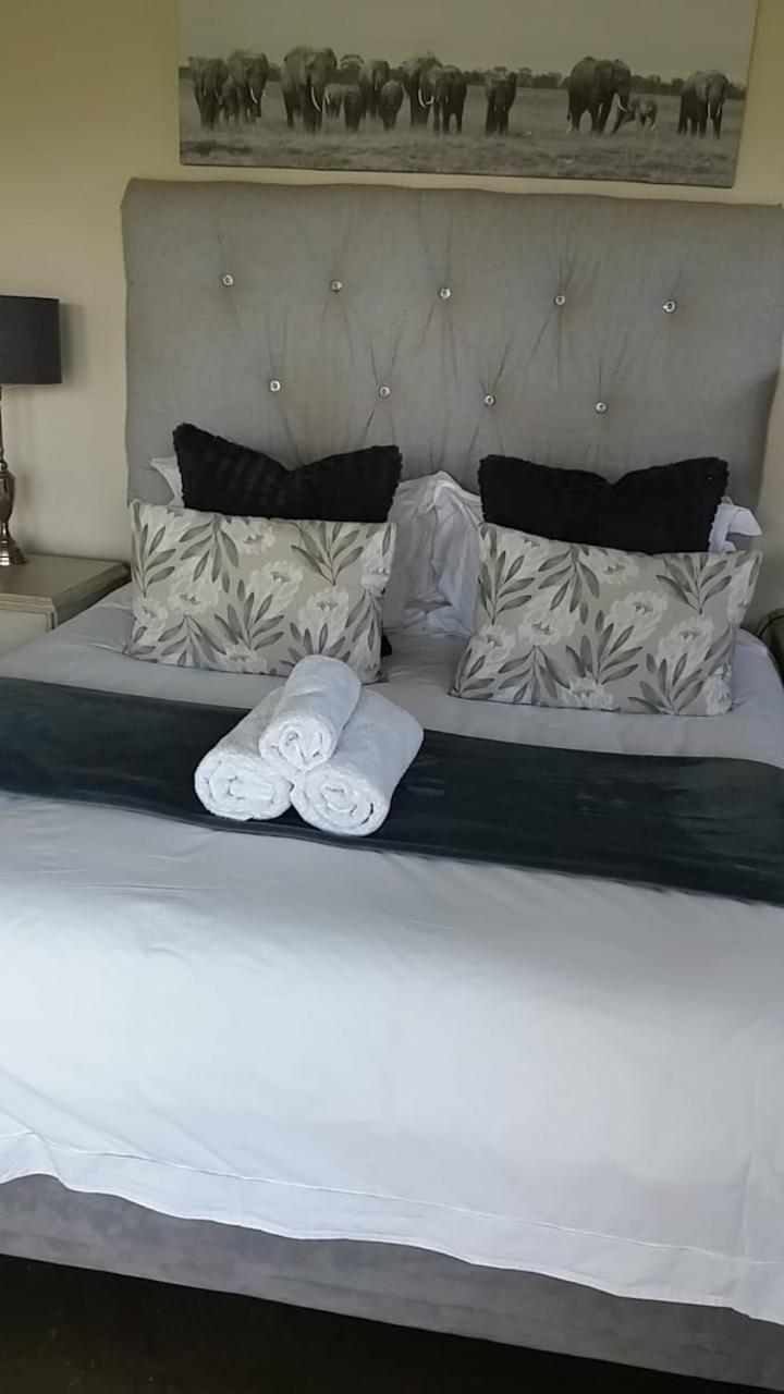 קלרנס Lola'S Self Catering Accommodation מראה חיצוני תמונה