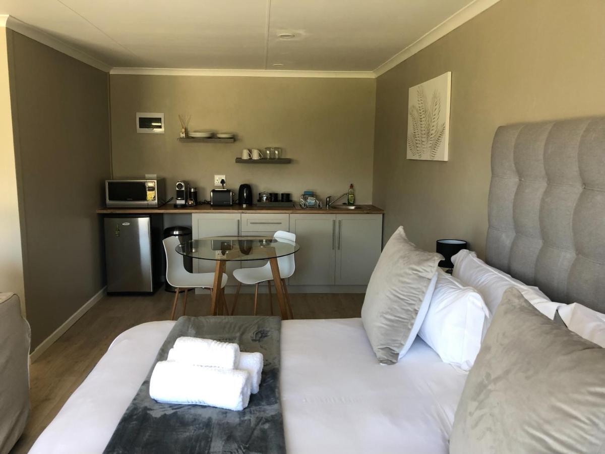 קלרנס Lola'S Self Catering Accommodation מראה חיצוני תמונה