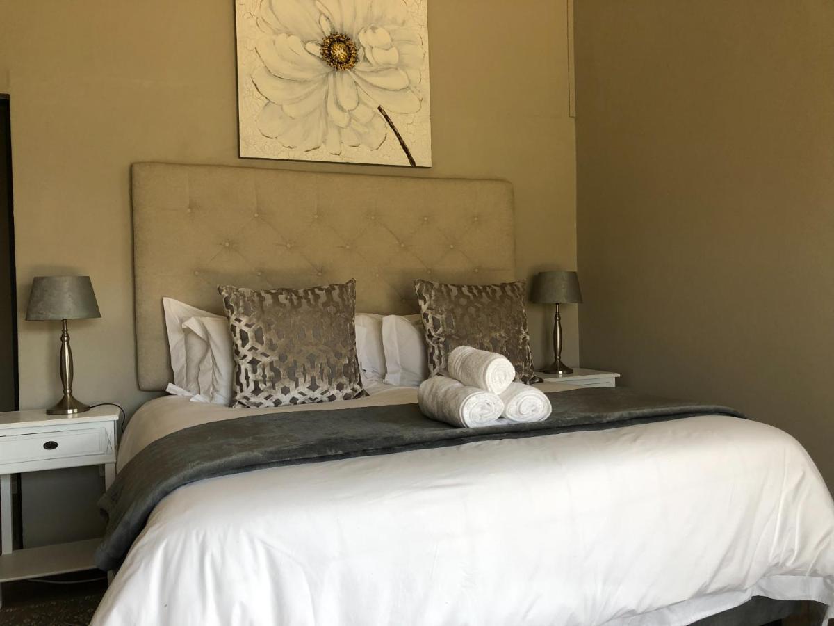 קלרנס Lola'S Self Catering Accommodation מראה חיצוני תמונה