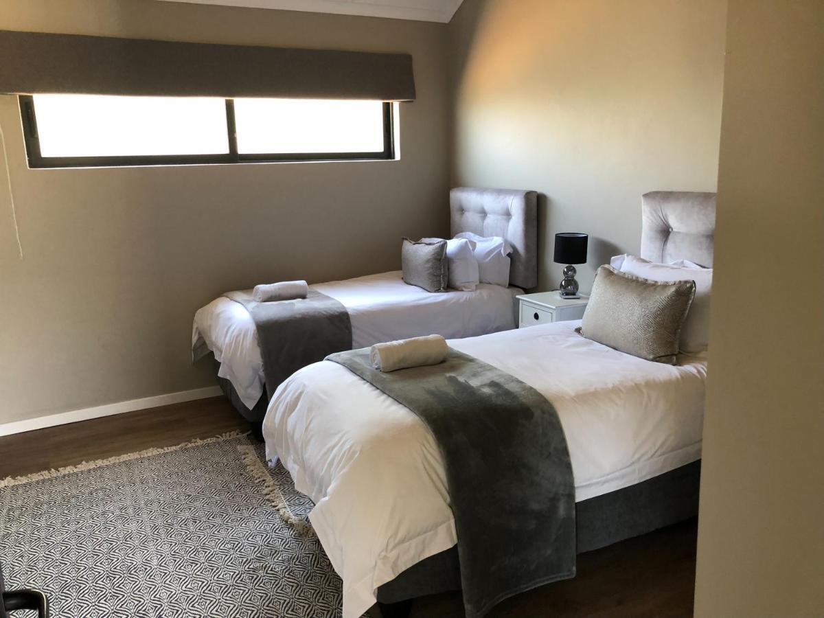 קלרנס Lola'S Self Catering Accommodation מראה חיצוני תמונה